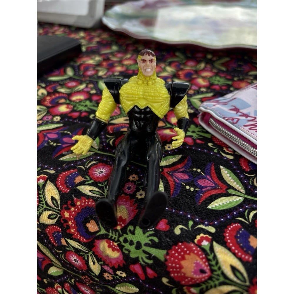 1995 Superman Man Of Steel Conduit Black & Yellow 4.75" Action Figure DC Comics